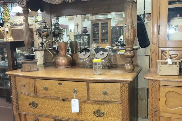 D & C Antiques and Curios