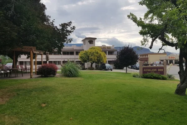 Avalon Inn